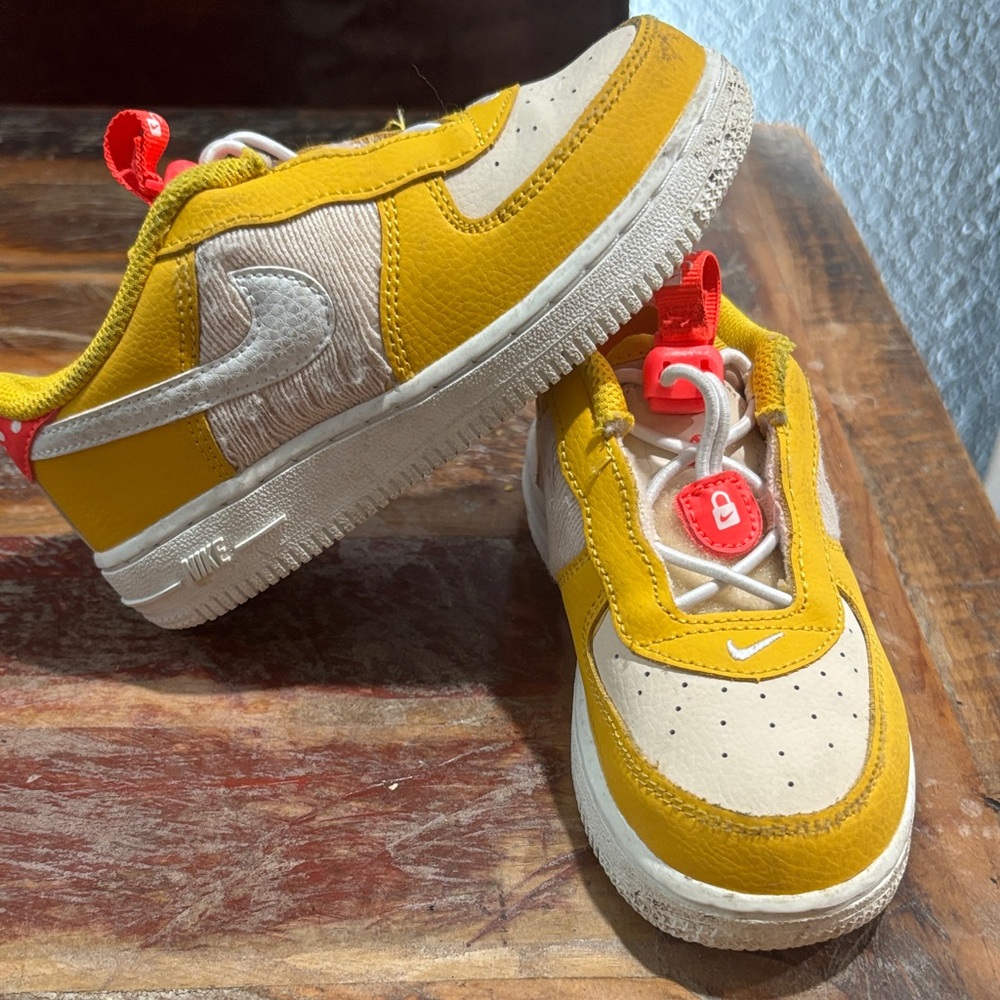 Nike Toddler’ Force 1 Toggle Mustard and Beige Sneakers